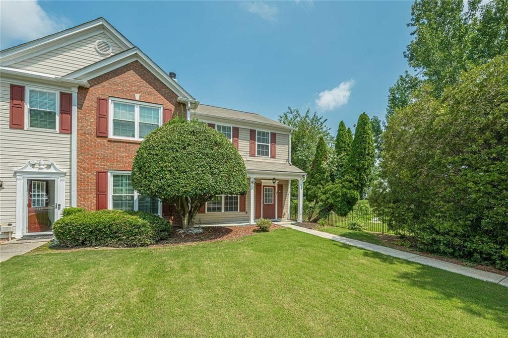 2 bedroom, 3 bathroom, 1,240 sq ft townhouse for sale at 1717 NW Stanwood Drive, Kennesaw, GA 30152 — photo 4