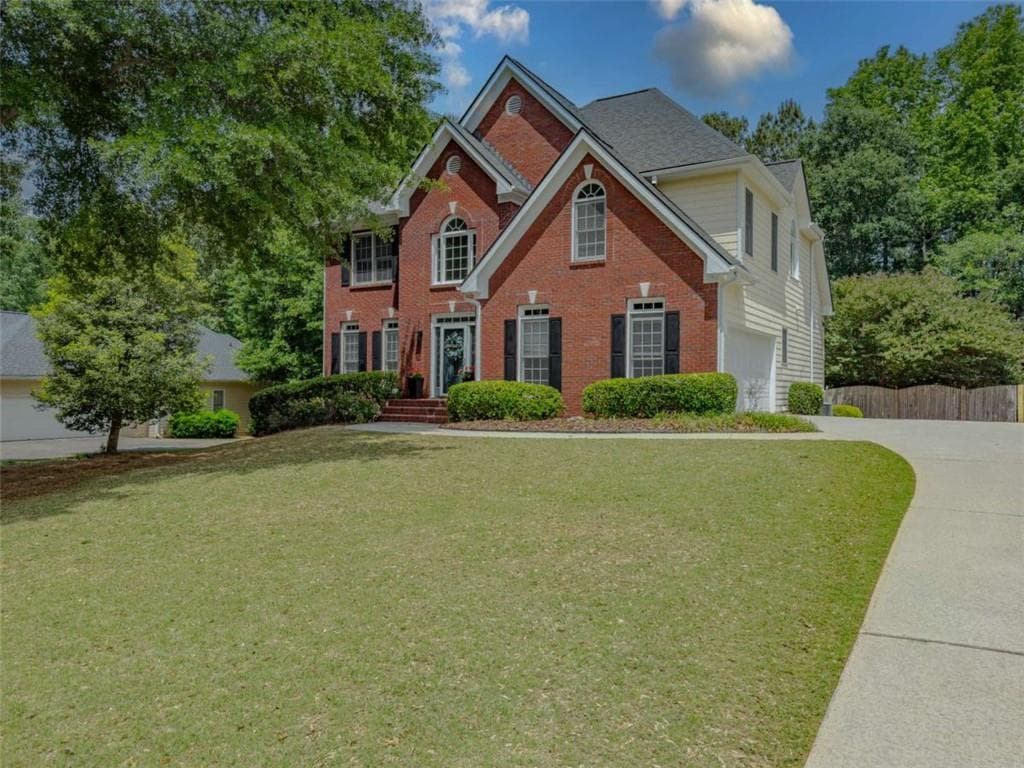 6 bedroom, 4 bathroom, 2,401 sq ft single family residence for sale at 1116 Maple Creek Ridge, Loganville, GA 30052