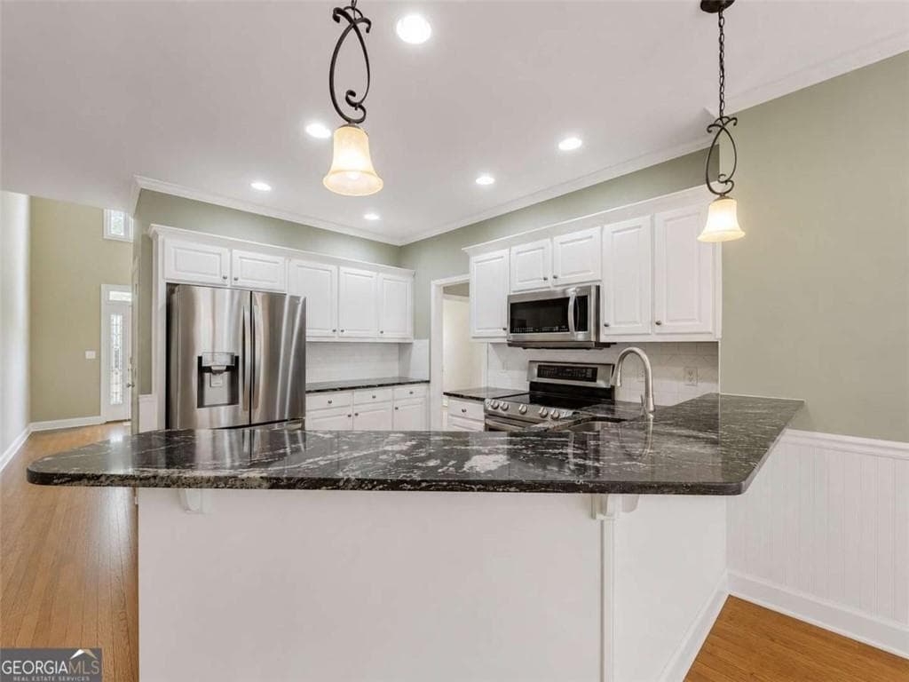 6 bedroom, 4 bathroom, 2,401 sq ft single family residence for sale at 1116 Maple Creek Ridge, Loganville, GA 30052 — photo 9
