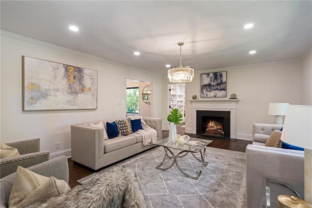 5 bedroom, 6 bathroom, 4,289 sq ft single family residence for sale at 1559 Peachtree Battle Avenue, Atlanta, GA 30327 — photo 4