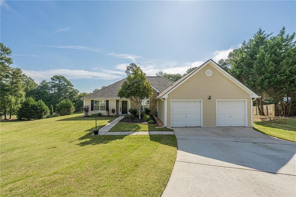 4 bedroom, 4 bathroom, 2,406 sq ft single family residence for sale at 2316 Acorn Way, Monroe, GA 30656 — photo 2