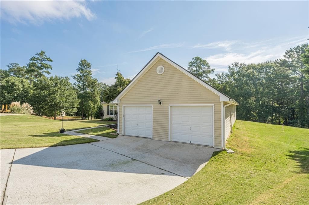 4 bedroom, 4 bathroom, 2,406 sq ft single family residence for sale at 2316 Acorn Way, Monroe, GA 30656 — photo 4