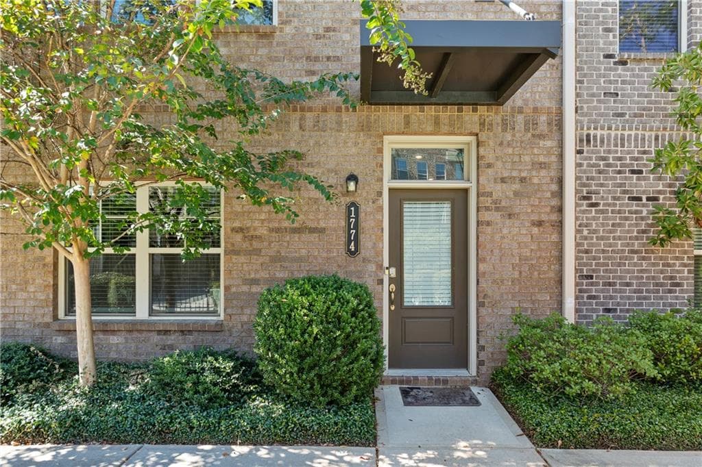 3 bedroom, 3 bathroom, 2,404 sq ft townhouse for sale at 1774 Samantha Bend, Chamblee, GA 30341 — photo 2