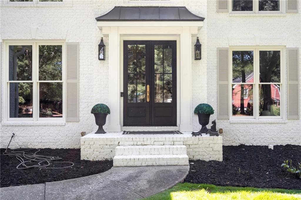 6 bedroom, 3 bathroom, 3,868 sq ft single family residence for sale at 162 Grand Avenue, Suwanee, GA 30024 — photo 2