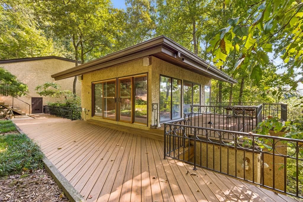 4 bedroom, 5 bathroom, 3,914 sq ft single family residence for sale at 114 River Park Drive, Atlanta, GA 30328 — photo 4