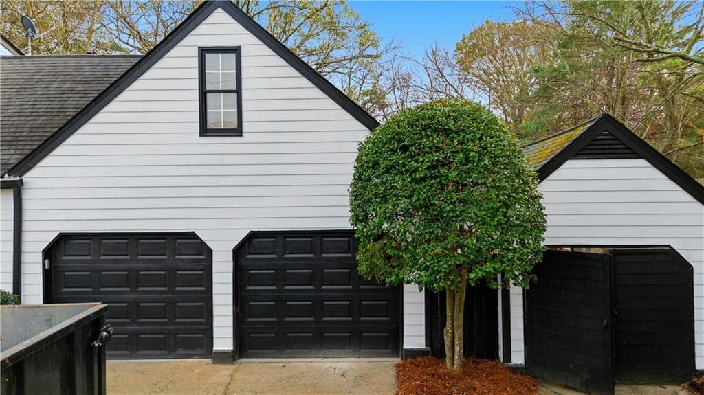 4 bedroom, 3 bathroom, 5,113 sq ft single family residence for sale at 1044 Little Willeo Road, Marietta, GA 30068 — photo 2