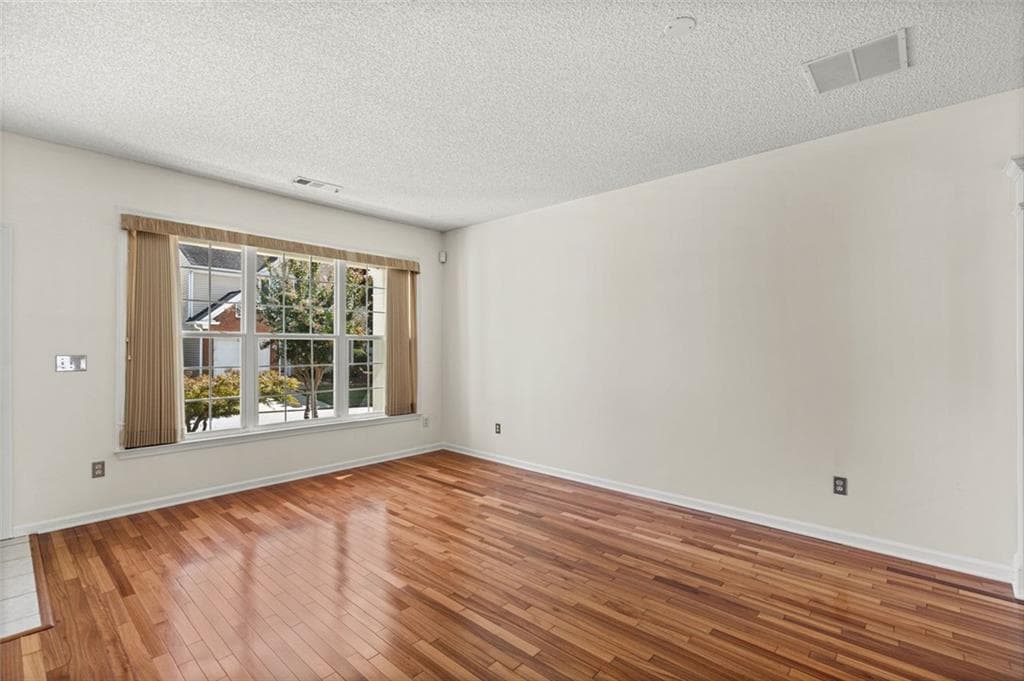 2 bedroom, 3 bathroom, 1,409 sq ft townhouse for sale at 30 Devonshire Court, Alpharetta, GA 30022 — photo 8