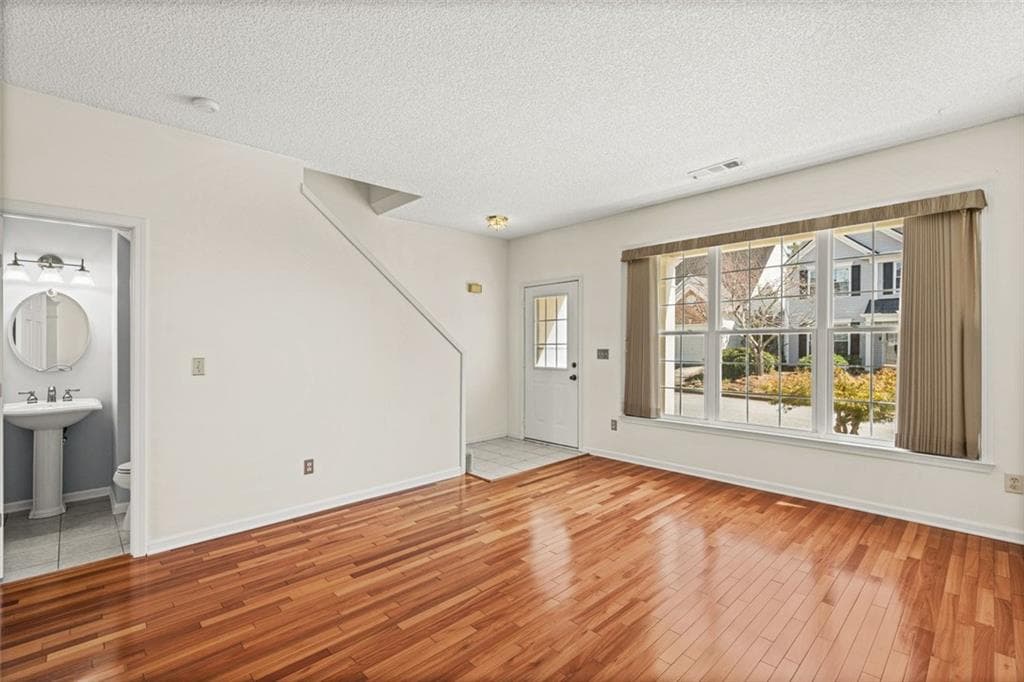 2 bedroom, 3 bathroom, 1,409 sq ft townhouse for sale at 30 Devonshire Court, Alpharetta, GA 30022 — photo 9