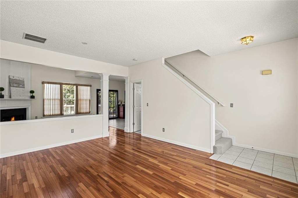 2 bedroom, 3 bathroom, 1,409 sq ft townhouse for sale at 30 Devonshire Court, Alpharetta, GA 30022 — photo 10