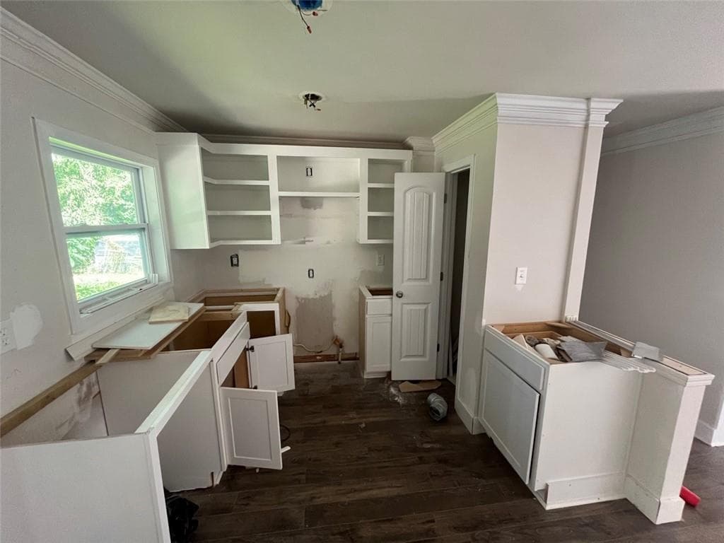 4 bedroom, 2 bathroom, 875 sq ft single family residence for sale at 446 Fedora Way, Atlanta, GA 30331 — photo 3