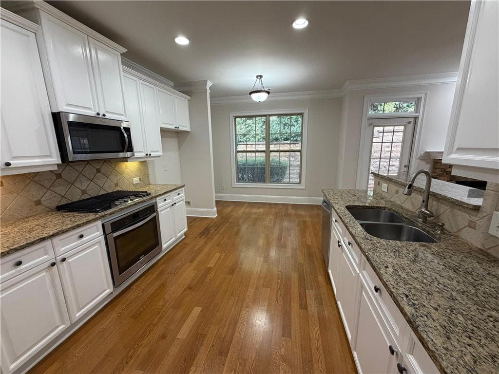 3 bedroom, 3 bathroom, 2,400 sq ft townhouse for sale at 5140 Meridian Lane, Alpharetta, GA 30022 — photo 7
