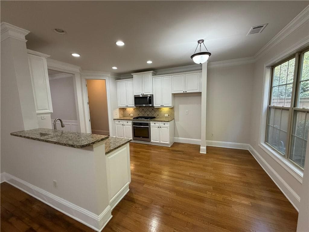3 bedroom, 3 bathroom, 2,400 sq ft townhouse for sale at 5140 Meridian Lane, Alpharetta, GA 30022 — photo 8