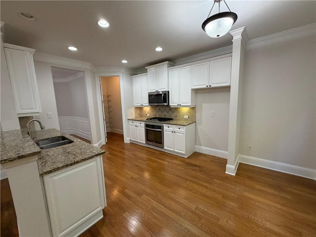 3 bedroom, 3 bathroom, 2,400 sq ft townhouse for sale at 5140 Meridian Lane, Alpharetta, GA 30022 — photo 9