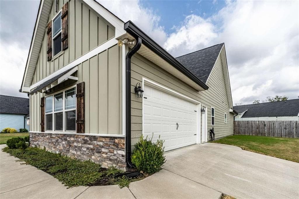 3 bedroom, 2 bathroom, 2,000 sq ft single family residence for sale at 4 Water Oak Trail, Rome, GA 30165 — photo 4