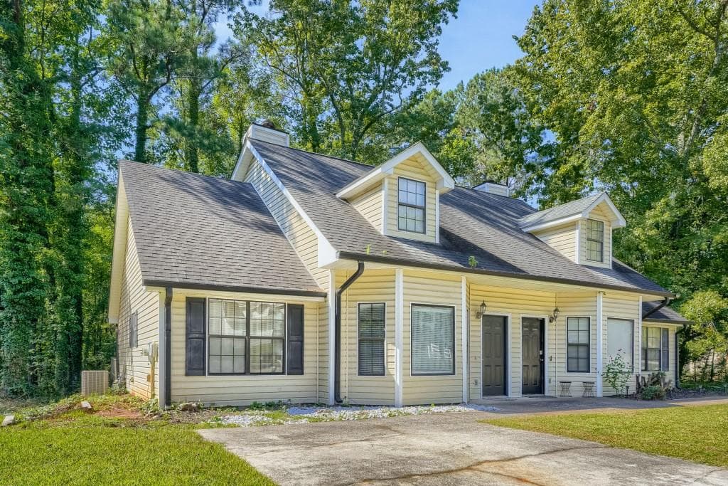 3 bedroom, 2 bathroom, 1,310 sq ft townhouse for sale at 6702 Lakewood Drive, Douglasville, GA 30135
