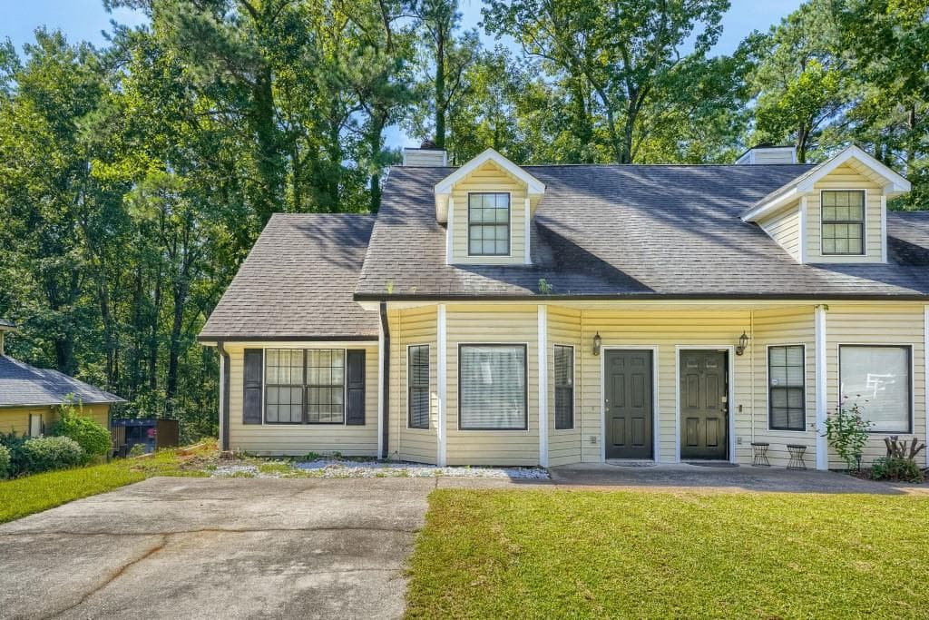 3 bedroom, 2 bathroom, 1,310 sq ft townhouse for sale at 6702 Lakewood Drive, Douglasville, GA 30135 — photo 2