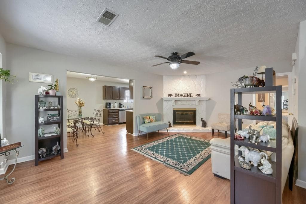 3 bedroom, 2 bathroom, 1,310 sq ft townhouse for sale at 6702 Lakewood Drive, Douglasville, GA 30135 — photo 5