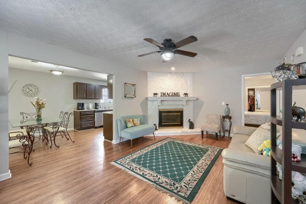 3 bedroom, 2 bathroom, 1,310 sq ft townhouse for sale at 6702 Lakewood Drive, Douglasville, GA 30135 — photo 8