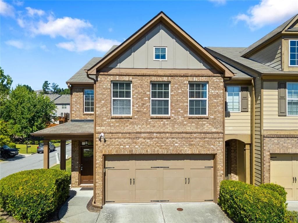 3 bedroom, 3 bathroom, 2,004 sq ft townhouse for sale at 2390 Whiteoak Court, Smyrna, GA 30080