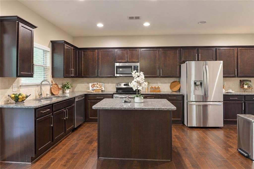 5 bedroom, 4 bathroom, 2,390 sq ft single family residence for rent at 902 Whitfield Oak Road, Auburn, GA 30011 for $2,500 a month — photo 5
