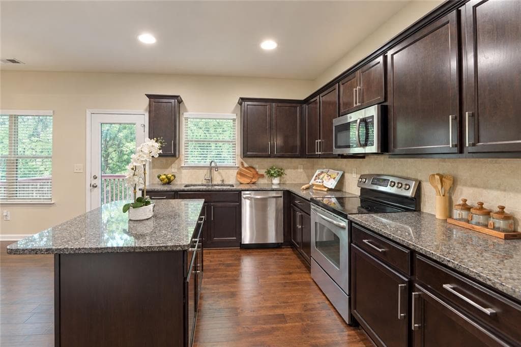 5 bedroom, 4 bathroom, 2,390 sq ft single family residence for rent at 902 Whitfield Oak Road, Auburn, GA 30011 for $2,500 a month — photo 6