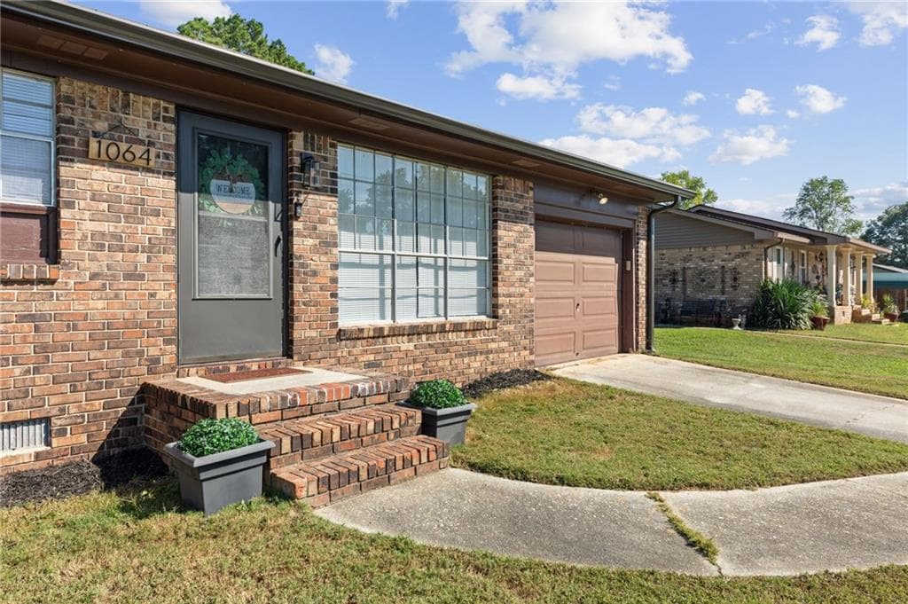 3 bedroom, 2 bathroom, 1,040 sq ft single family residence for sale at 1064 Meadowbrook Lane, Conyers, GA 30012 — photo 3