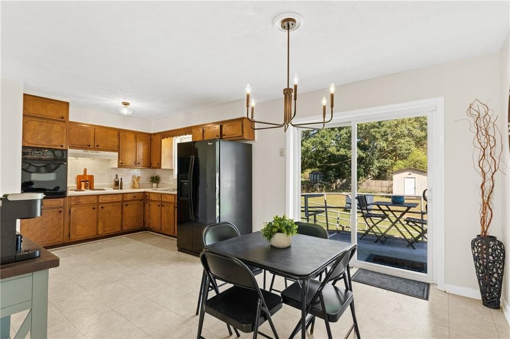 3 bedroom, 2 bathroom, 1,040 sq ft single family residence for sale at 1064 Meadowbrook Lane, Conyers, GA 30012 — photo 9