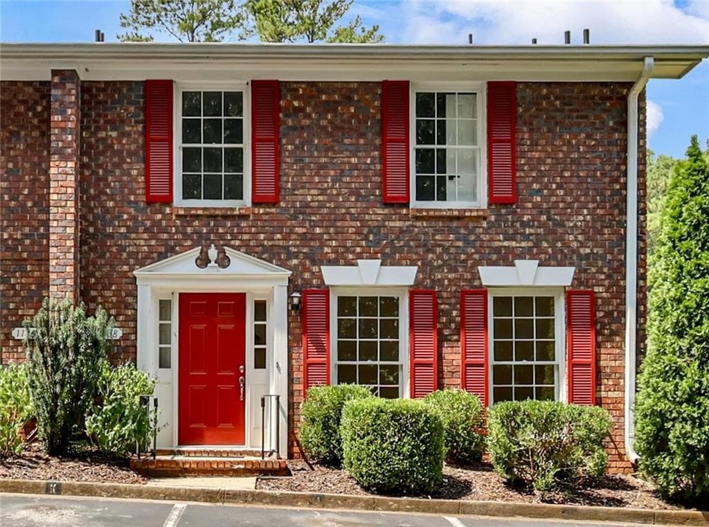 3 bedroom, 3 bathroom, 1,488 sq ft townhouse for sale at 1138 Moorestown Circle, Decatur, GA 30033 — photo 1 of 38