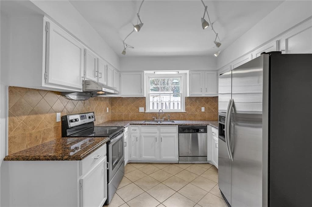 3 bedroom, 3 bathroom, 1,488 sq ft townhouse for sale at 1138 Moorestown Circle, Decatur, GA 30033 — photo 3