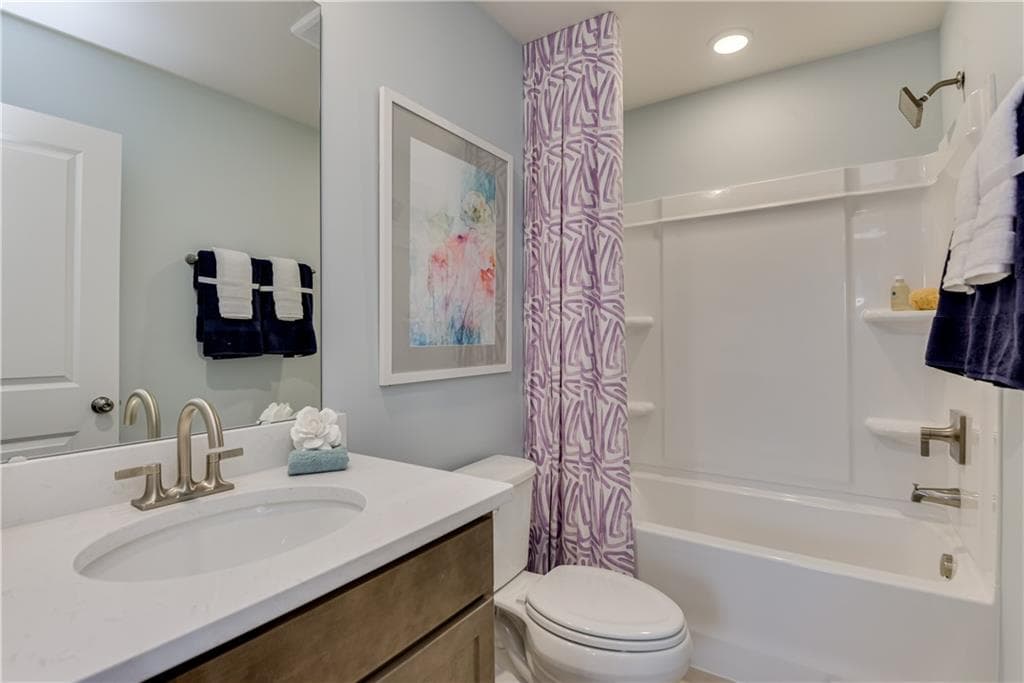 5 bedroom, 3 bathroom, 2,686 sq ft single family residence for sale at 400 Satilla Court, Locust Grove, GA 30248 — photo 5