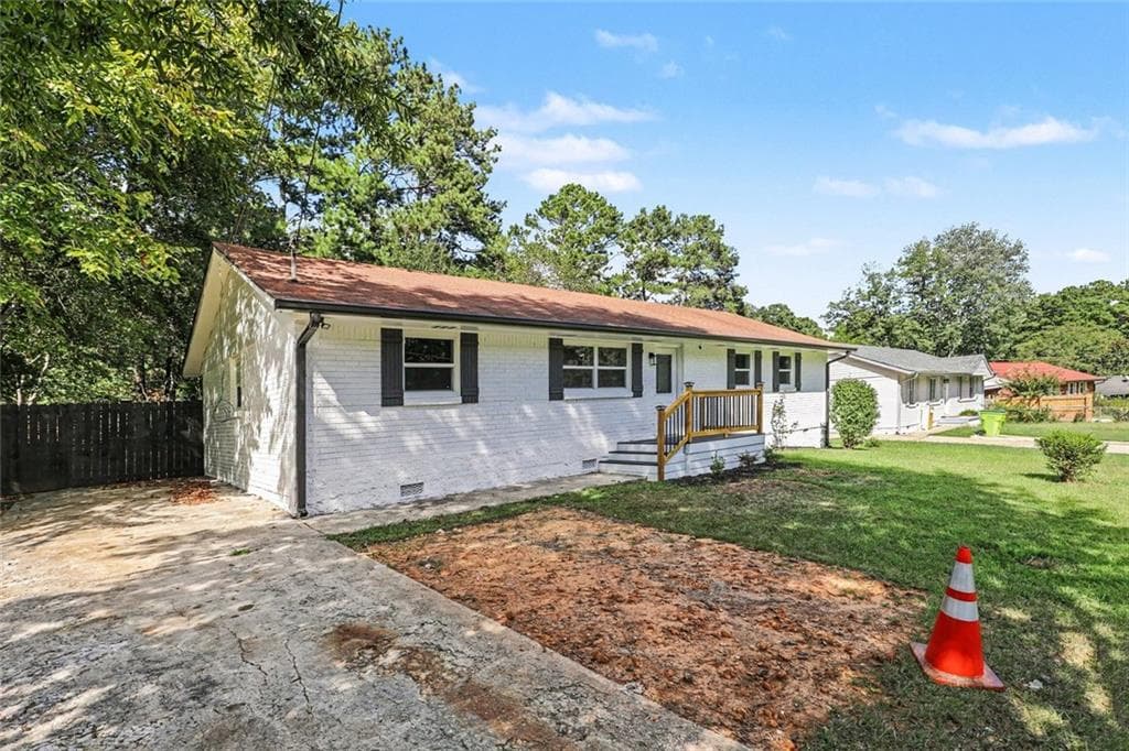 4 bedroom, 2 bathroom, 1,352 sq ft single family residence for sale at 46 Royce Drive, Jonesboro, GA 30238 — photo 2