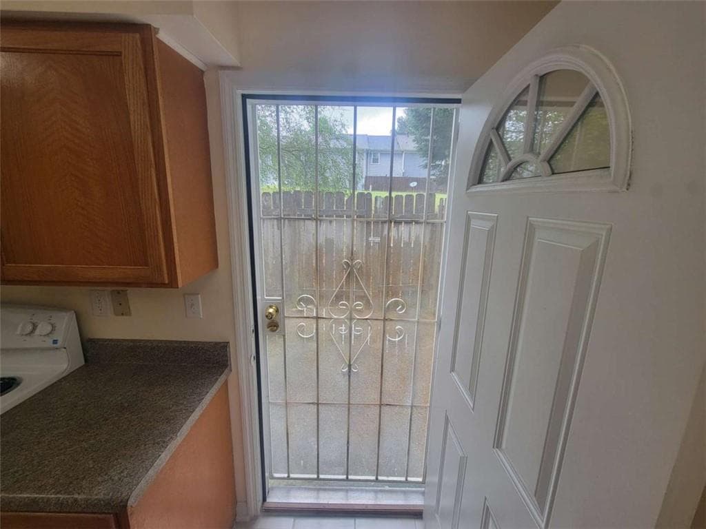 2 bedroom, 2 bathroom, 1,024 sq ft townhouse for sale at 2674 Evans Mill Drive, Lithonia, GA 30058 — photo 3