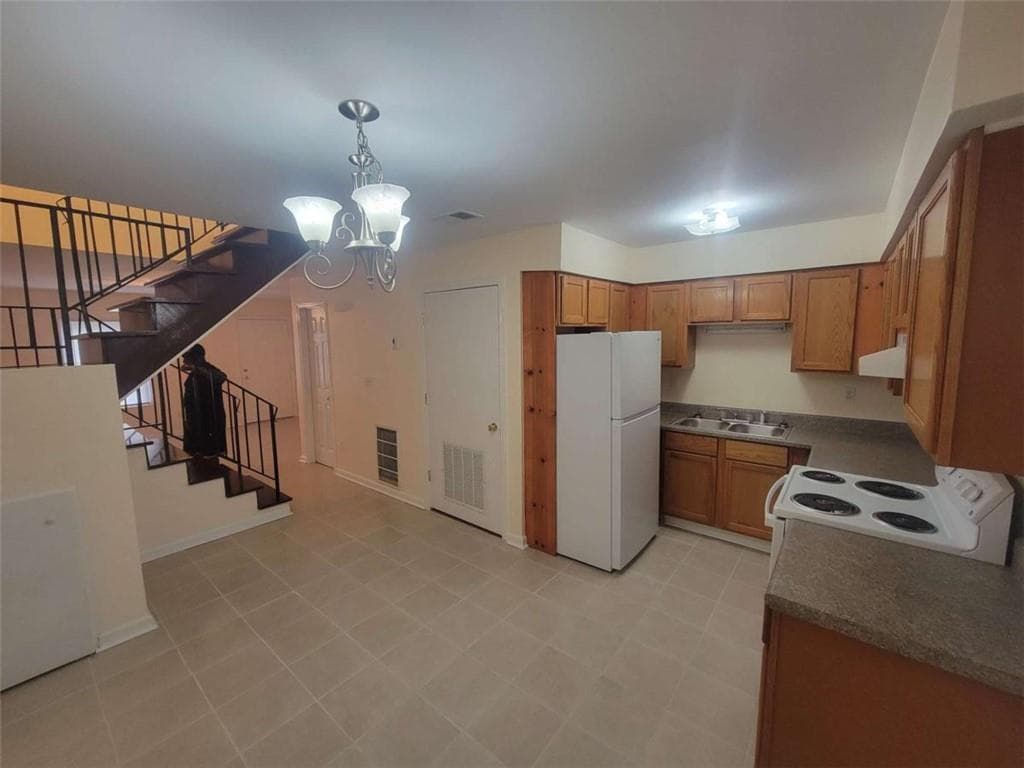 2 bedroom, 2 bathroom, 1,024 sq ft townhouse for sale at 2674 Evans Mill Drive, Lithonia, GA 30058 — photo 4