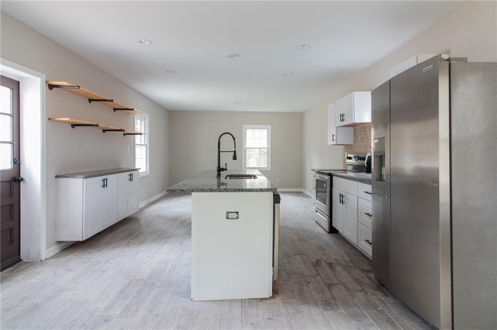 4 bedroom, 3 bathroom, 4,796 sq ft single family residence for sale at 2531 Midway Road, Decatur, GA 30030 — photo 4