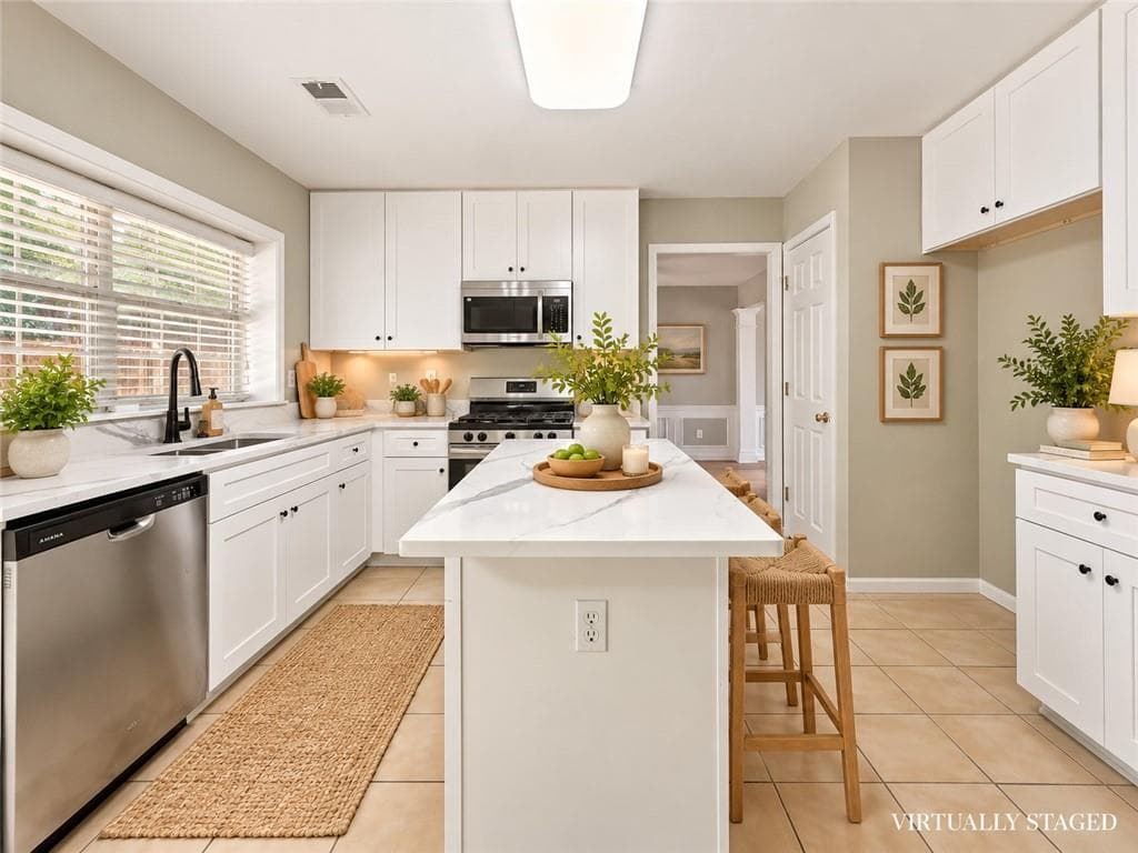 4 bedroom, 3 bathroom, 2,500 sq ft single family residence for sale at 5020 Bankside Way, Peachtree Corners, GA 30092 — photo 2