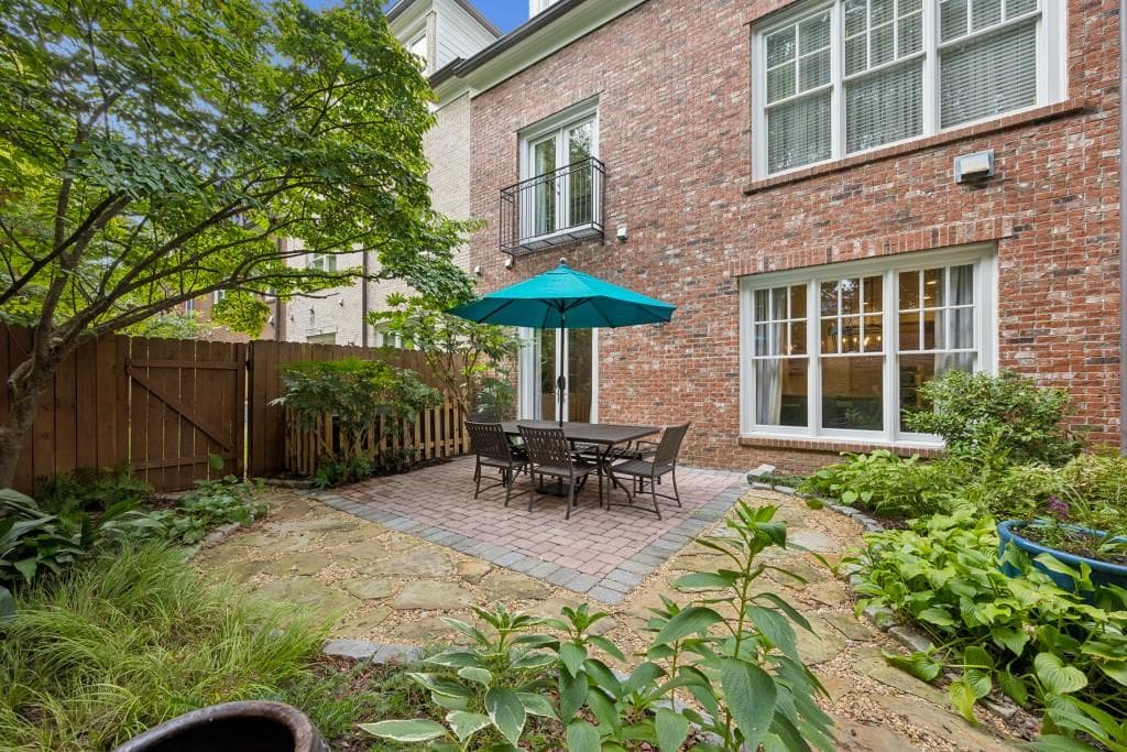 4 bedroom, 5 bathroom, 3,220 sq ft townhouse for sale at 3313 Buckhead Forest Mews, Atlanta, GA 30305 — photo 6