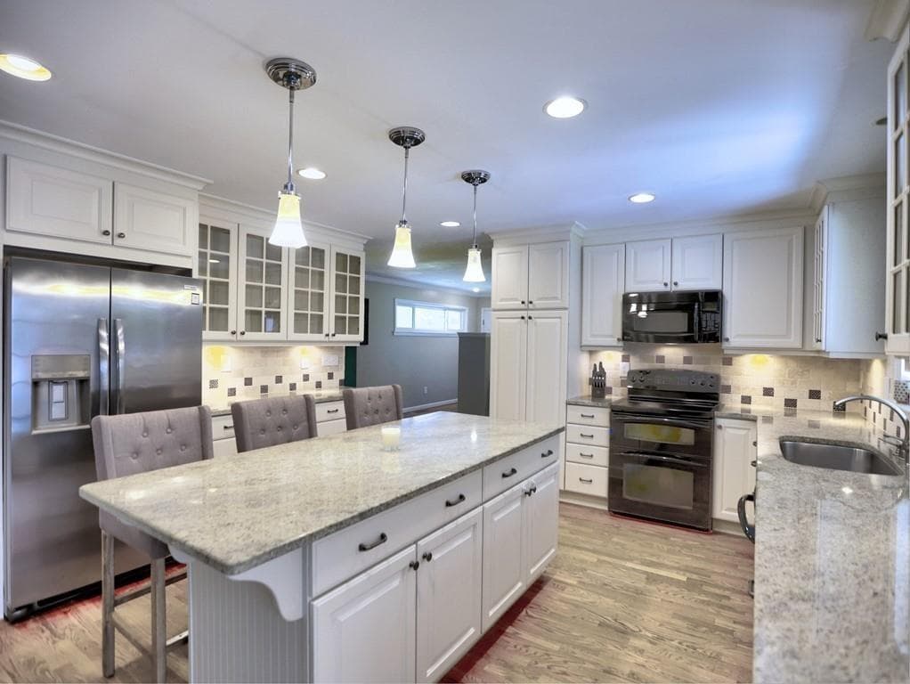 3 bedroom, 2 bathroom, 2,325 sq ft single family residence for rent at 715 Glenforest Road, Sandy Springs, GA 30328 for $4,500 a month — photo 9