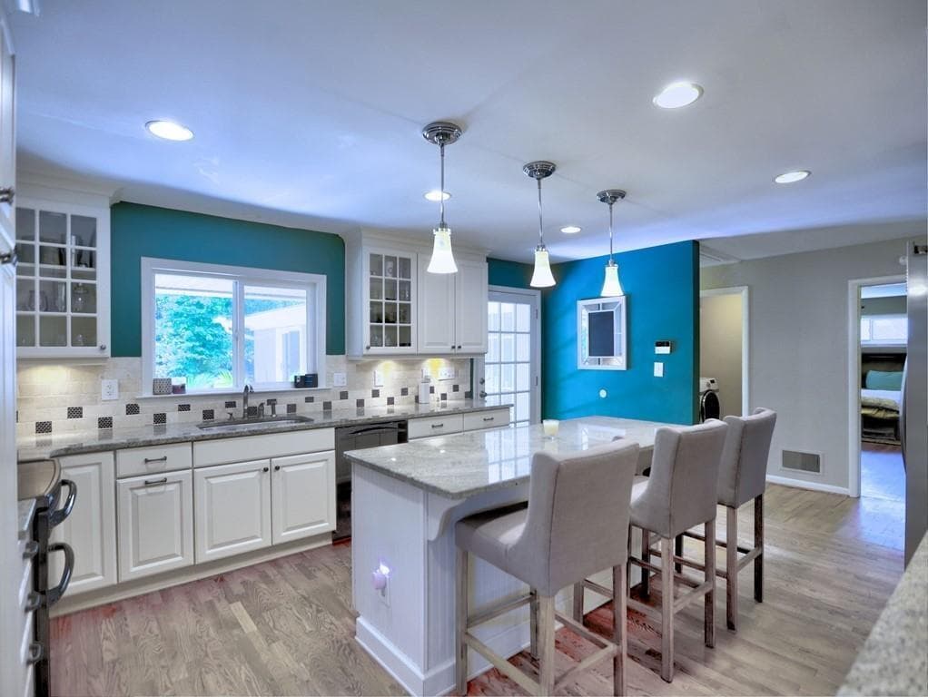 3 bedroom, 2 bathroom, 2,325 sq ft single family residence for rent at 715 Glenforest Road, Sandy Springs, GA 30328 for $4,500 a month — photo 10