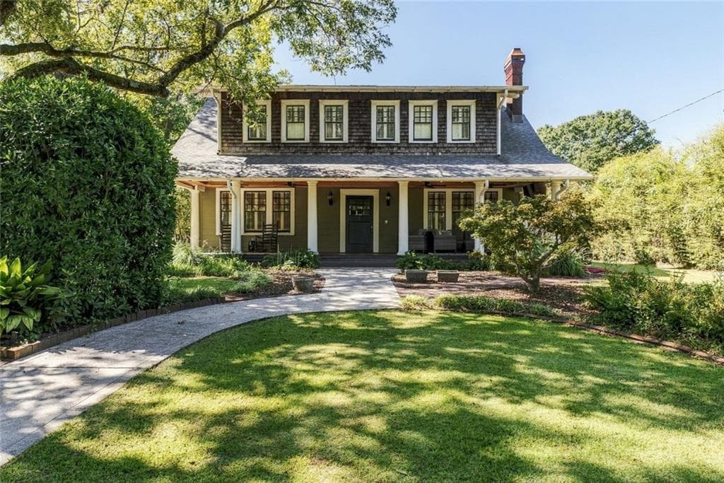 5 bedroom, 4 bathroom, 4,059 sq ft single family residence for sale at 1071 Green Street Circle, Gainesville, GA 30501