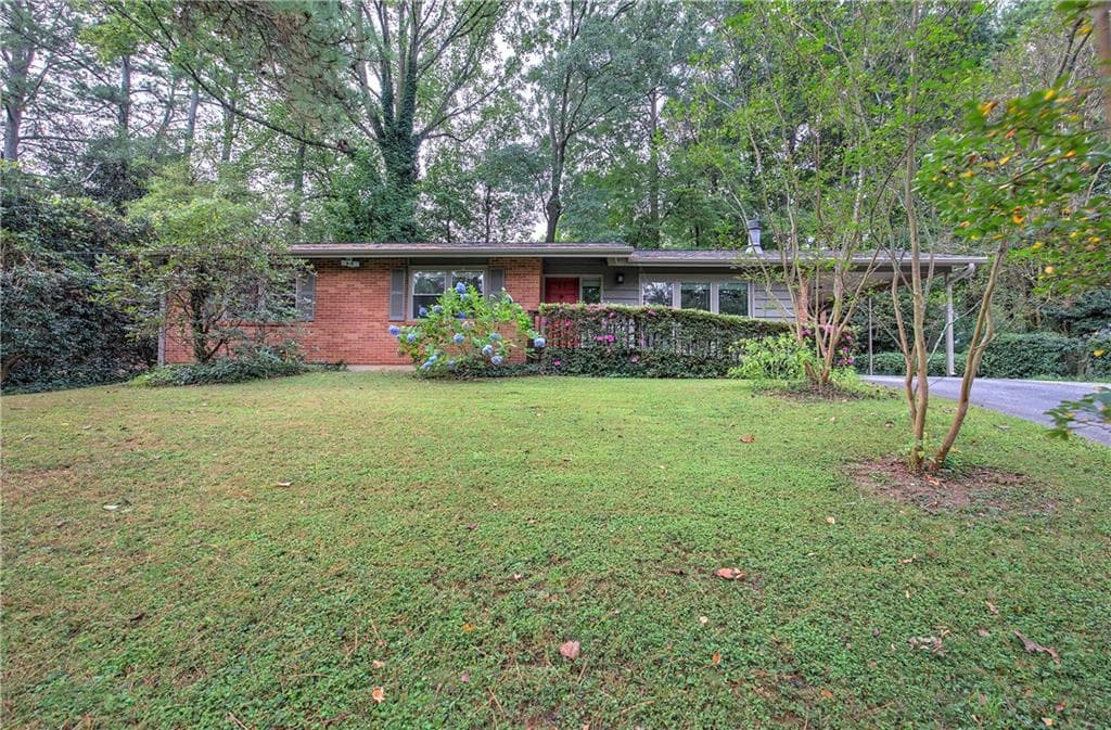 3 bedroom, 2 bathroom, 1,445 sq ft single family residence for rent at 1990 Glenroy Place, Smyrna, GA 30080 for $3,000 a month — photo 1 of 40