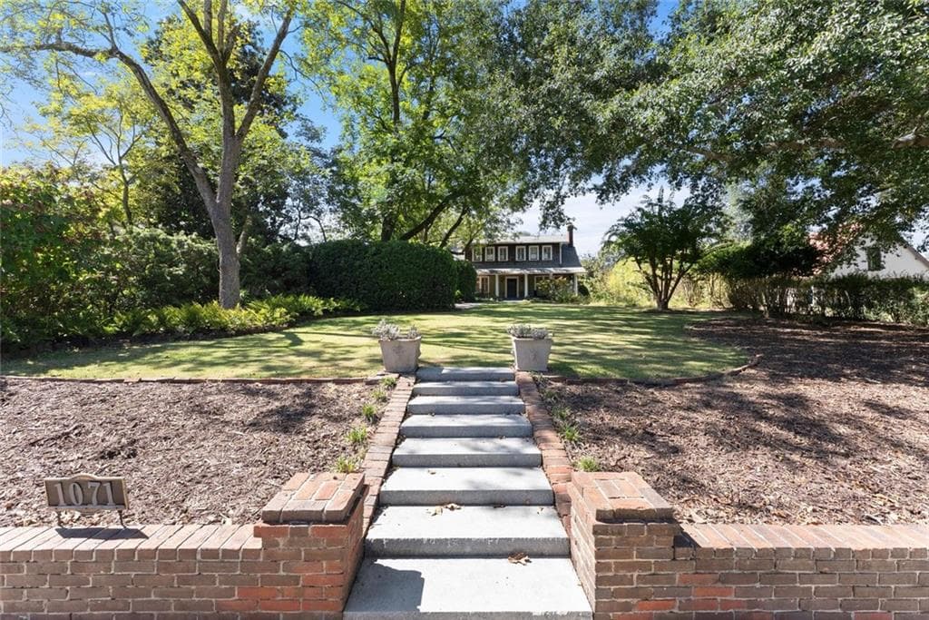 5 bedroom, 4 bathroom, 4,059 sq ft single family residence for sale at 1071 Green Street Circle, Gainesville, GA 30501 — photo 7