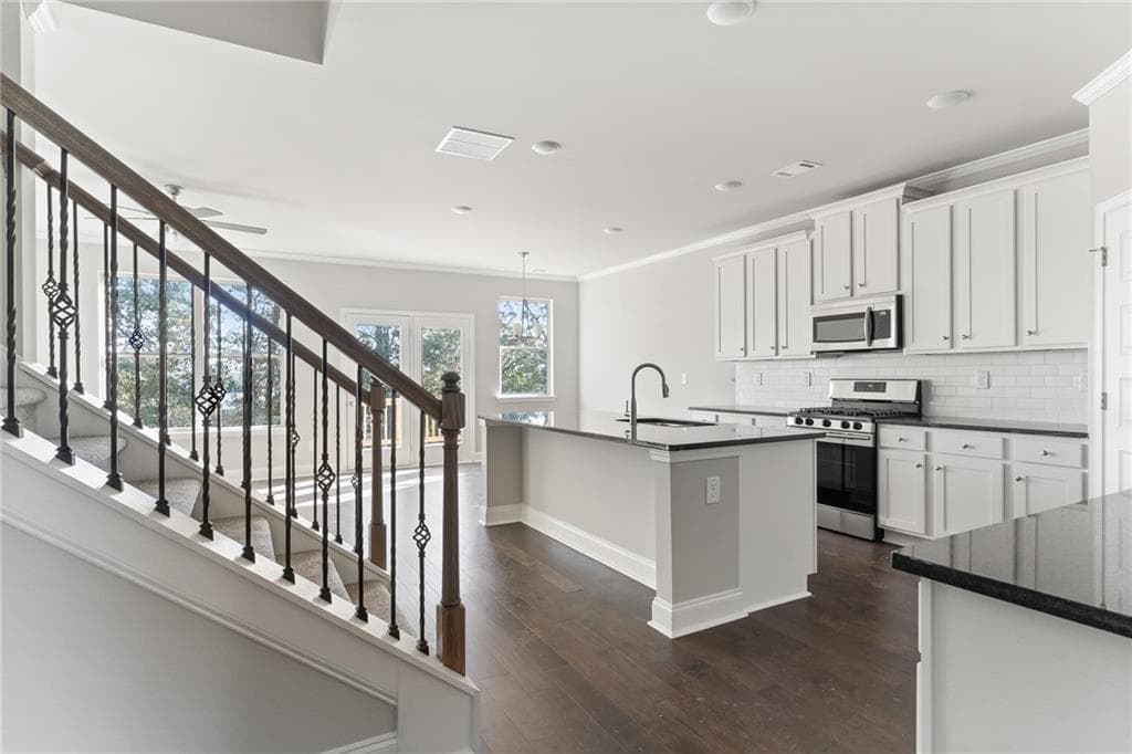 5 bedroom, 3 bathroom, 2,562 sq ft single family residence for sale at 2051 Orchid Lane, Lithia Springs, GA 30122 — photo 7