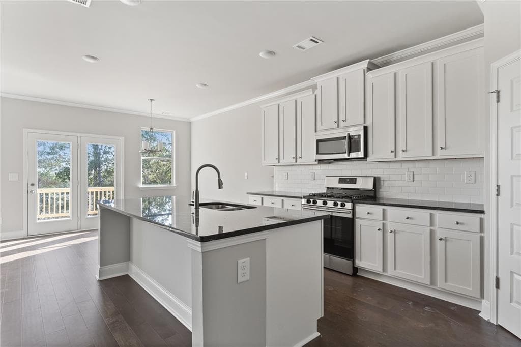 5 bedroom, 3 bathroom, 2,562 sq ft single family residence for sale at 2051 Orchid Lane, Lithia Springs, GA 30122 — photo 8
