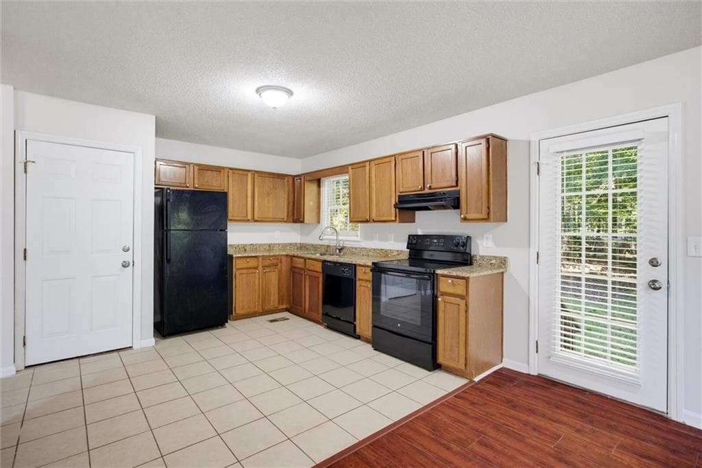 3 bedroom, 2 bathroom, 1,214 sq ft single family residence for sale at 4893 Muirwood Drive, Powder Springs, GA 30127 — photo 5