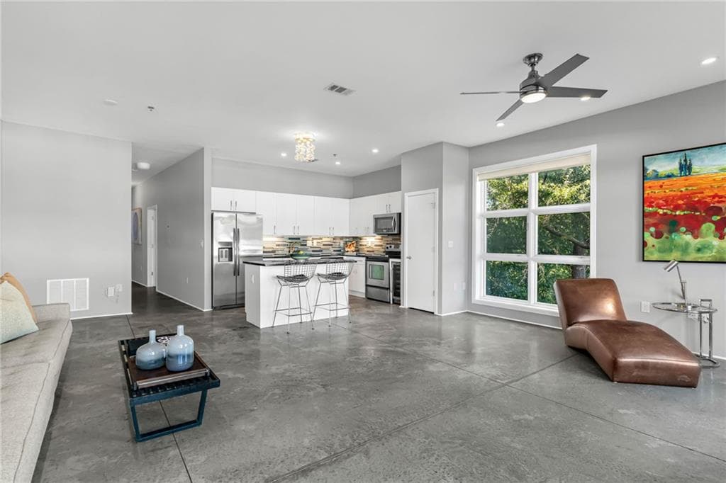 1 bedroom, 2 bathroom, 940 sq ft condominium for sale at 560 Dutch Valley Road 2315, Atlanta, GA 30324 — photo 7