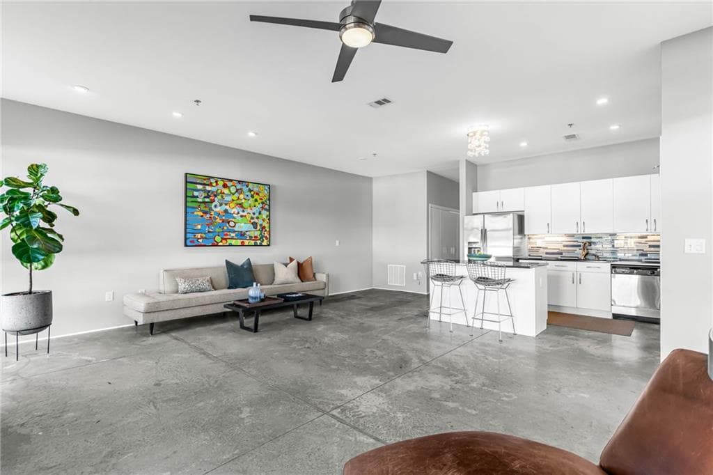 1 bedroom, 2 bathroom, 940 sq ft condominium for sale at 560 Dutch Valley Road 2315, Atlanta, GA 30324 — photo 8
