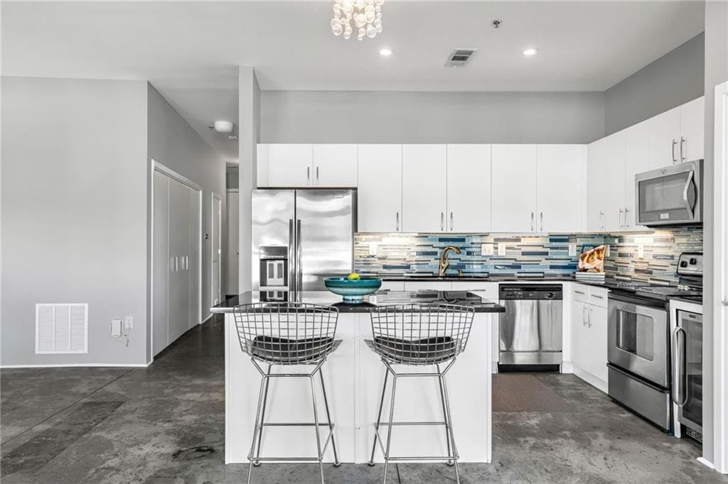 1 bedroom, 2 bathroom, 940 sq ft condominium for sale at 560 Dutch Valley Road 2315, Atlanta, GA 30324 — photo 10