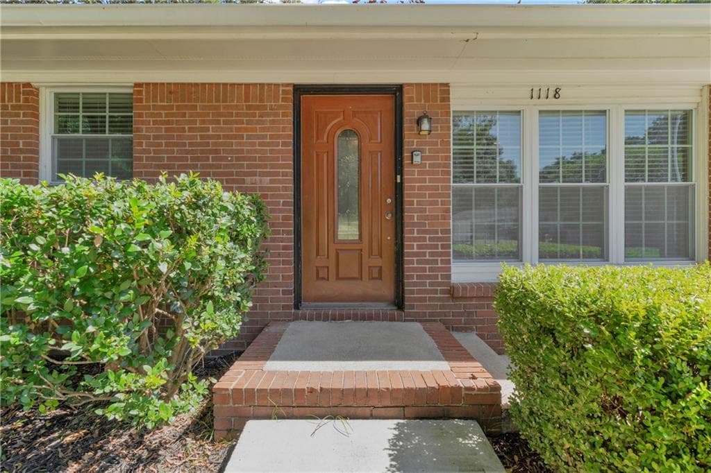 4 bedroom, 2 bathroom, 1,352 sq ft single family residence for sale at 1118 Crestview Circle, Conyers, GA 30012 — photo 2
