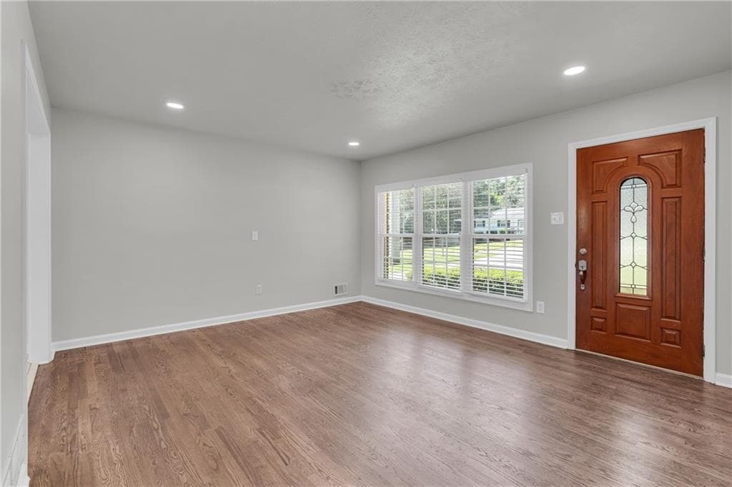 4 bedroom, 2 bathroom, 1,352 sq ft single family residence for sale at 1118 Crestview Circle, Conyers, GA 30012 — photo 4