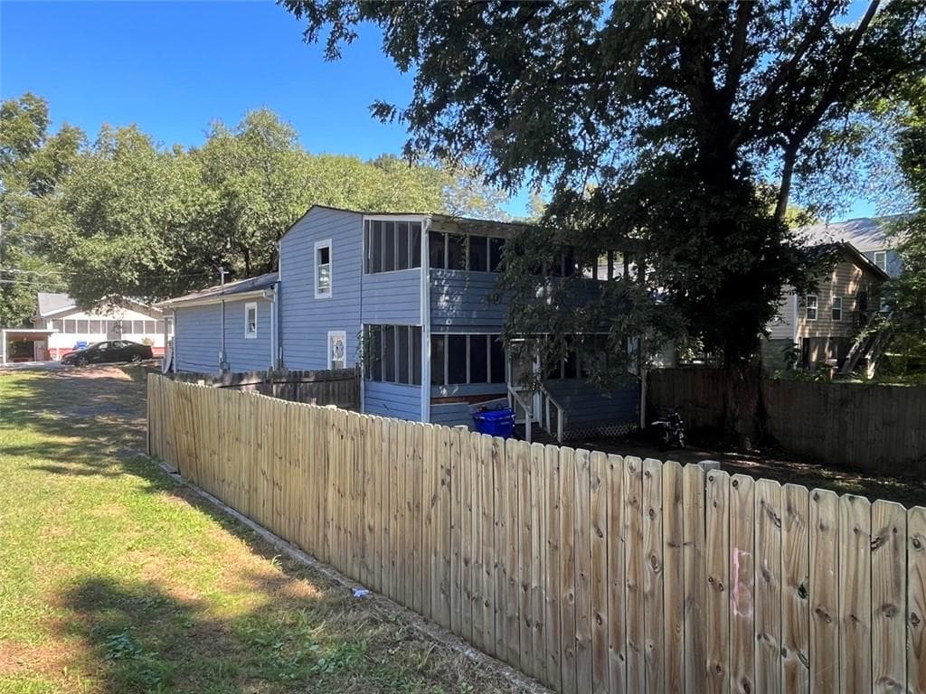 4 bedroom, 3 bathroom, 1,814 sq ft single family residence for sale at 1094 Harwell Street, Atlanta, GA 30314 — photo 2